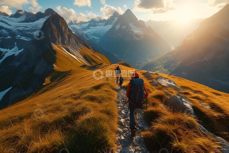 高清大图下载【趣麦麦图】山脊上的登山运动员_2