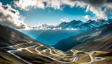 山间公路蜿蜒 云海环绕壮美自然