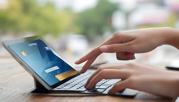 手持平板操作移动金融界面