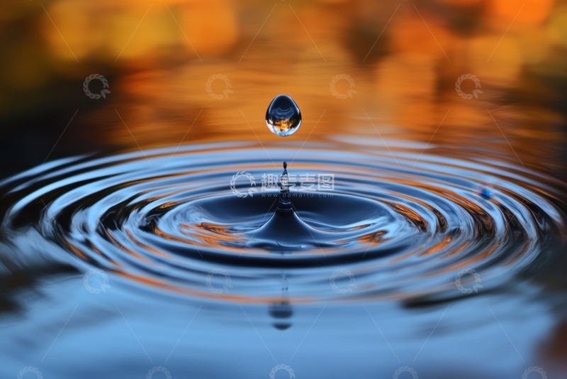 高清大图下载【趣麦麦图】湖中的水滴泛起涟漪