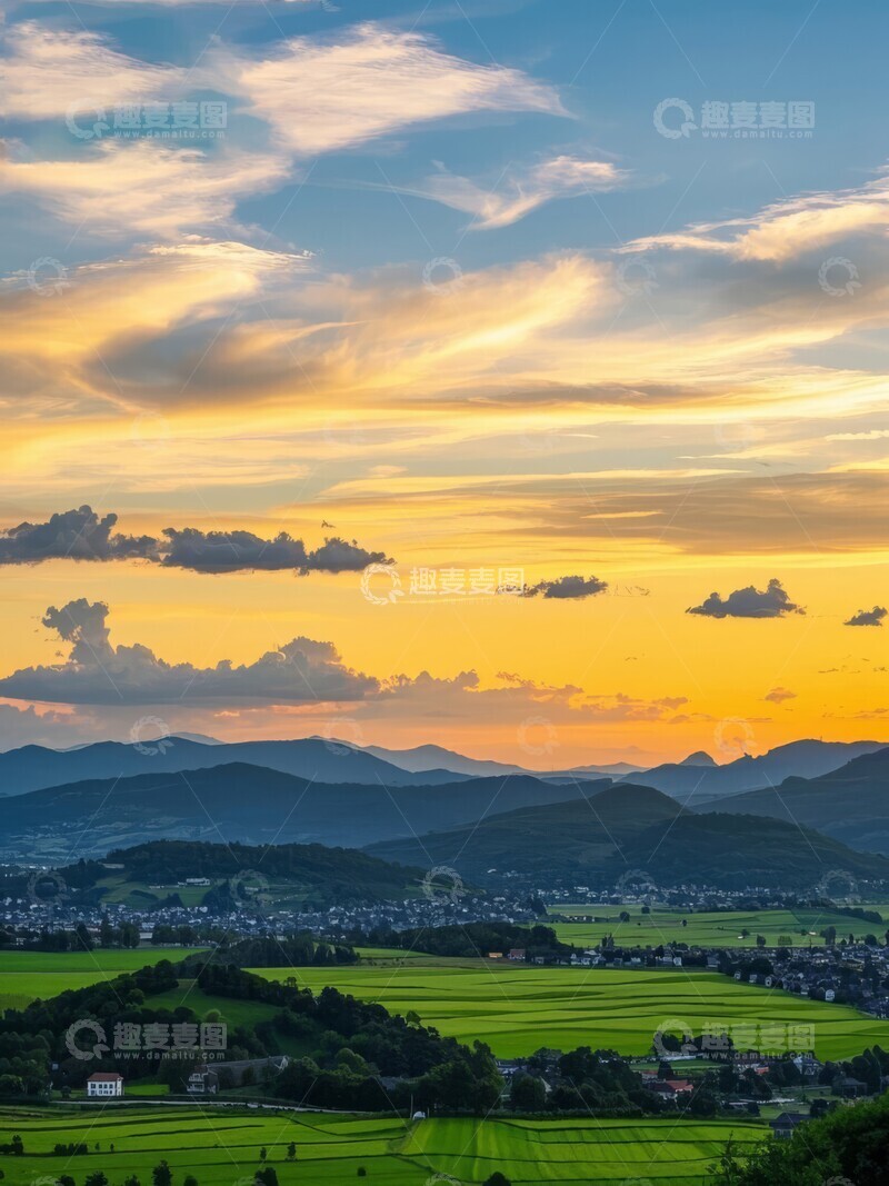 高清大图下载【趣麦麦图】日出山脉良田村庄景色
