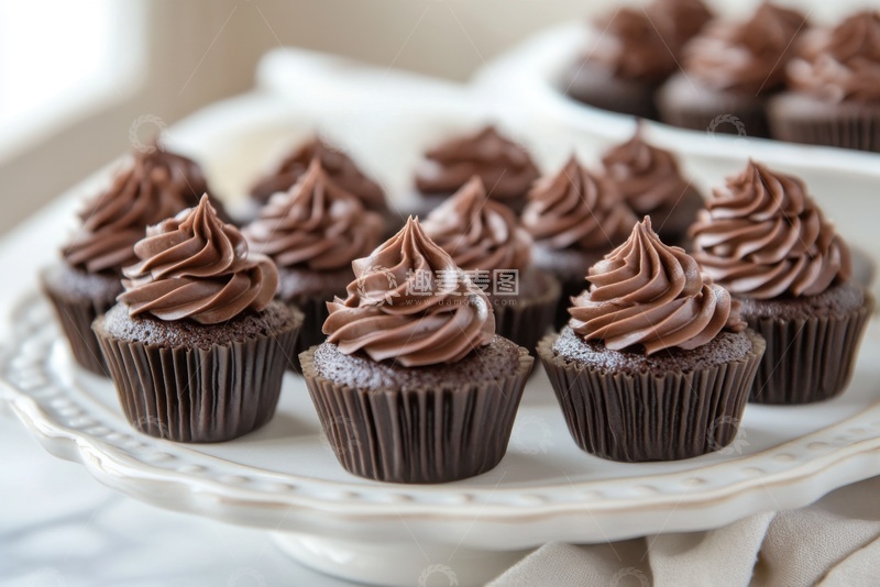 高清大图下载【趣麦麦图】一盘巧克力小蛋糕