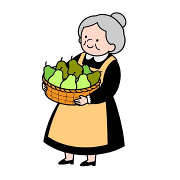 老奶奶拿着一筐梨