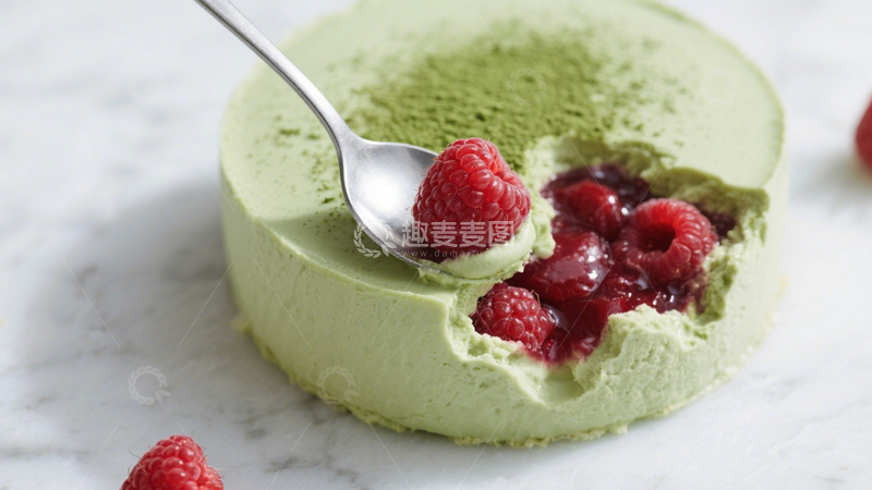 高清大图下载【趣麦麦图】-抹茶树莓慕斯美味呈现1