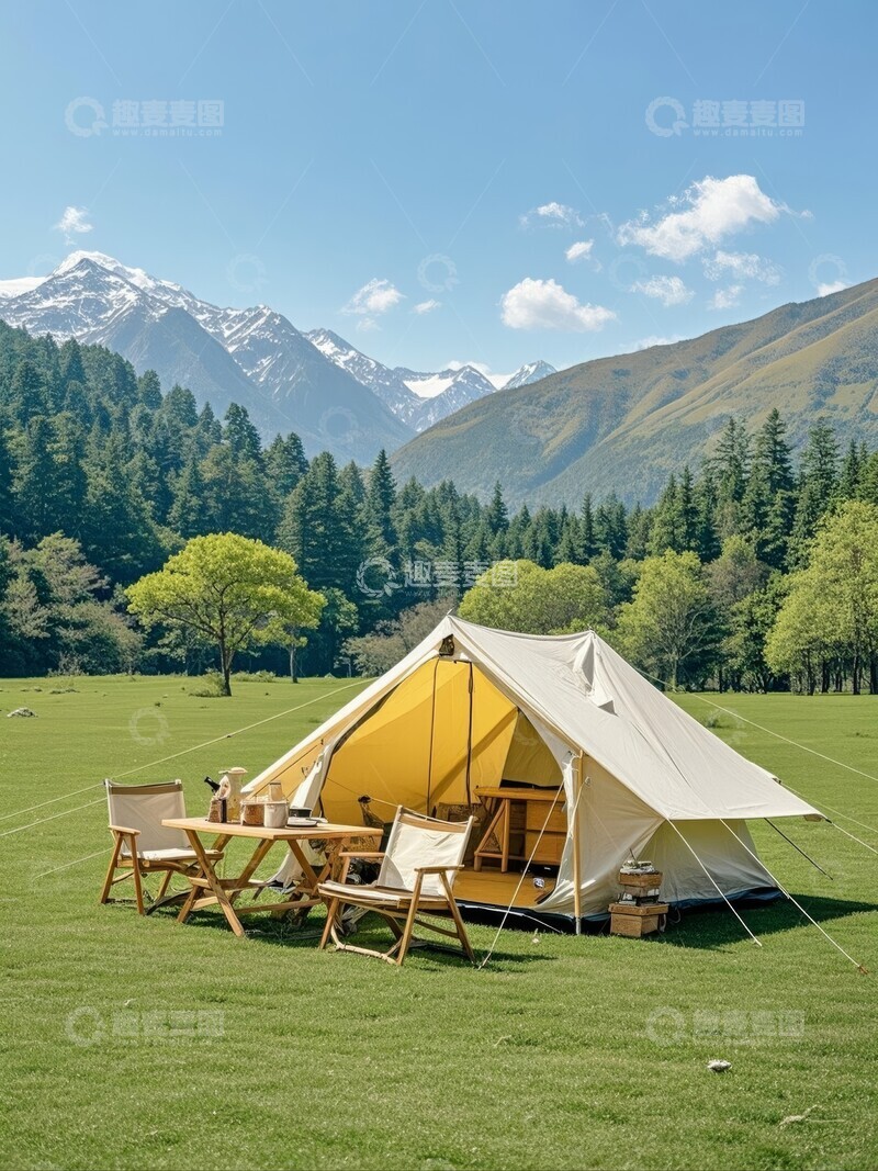 高清大图下载【趣麦麦图】山间草地上的帐篷营地