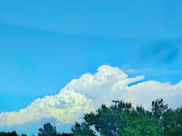 天边的一朵白云