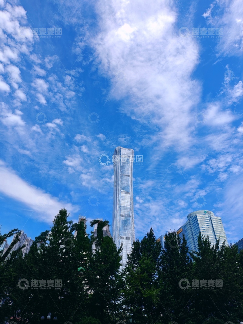 高清大图下载【趣麦麦图】蓝天，白云，中国尊，北京，地标，首都