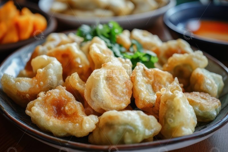 高清大图下载【趣麦麦图】一盘美味的煎饺子美食