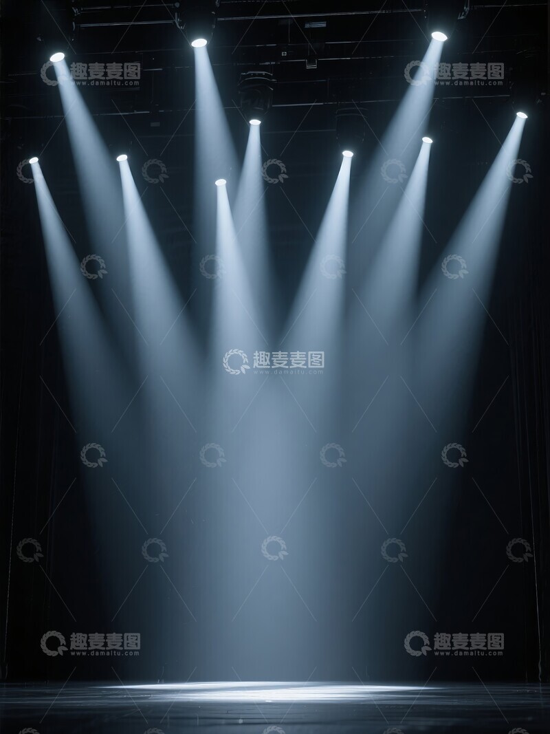 高清大图下载【趣麦麦图】舞台聚光灯照射下的空旷场景