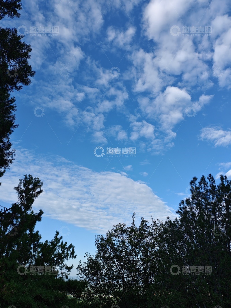 高清大图下载【趣麦麦图】鹫峰一蓝天白云高山 1