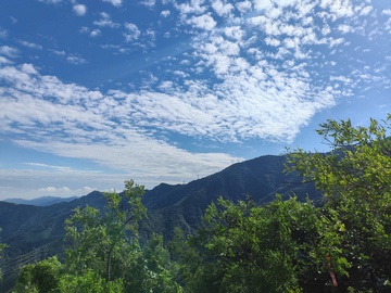 鹫峰，蓝天，白云，高山，户外，绿色，