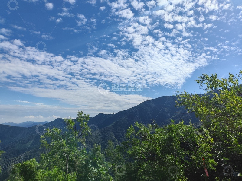 高清大图下载【趣麦麦图】鹫峰，蓝天，白云，高山，户外，绿色，
