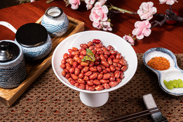 小吃油炸花生米