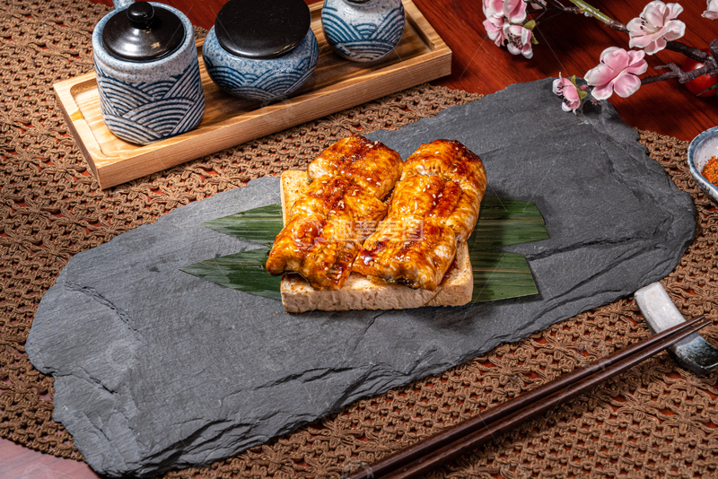 高清大图下载【趣麦麦图】日料炭烤活鳗鱼