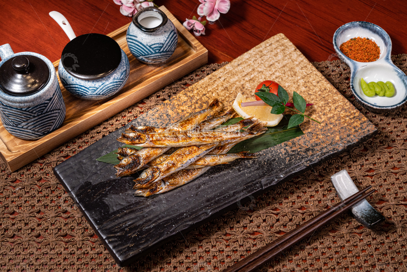 高清大图下载【趣麦麦图】美味炭烤多春鱼