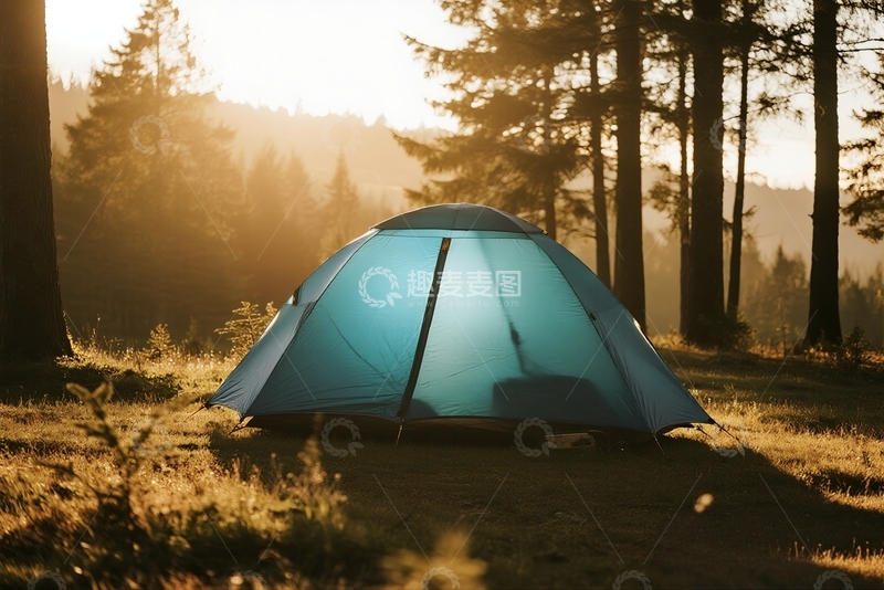 高清大图下载【趣麦麦图】在树林间露营的帐篷场景