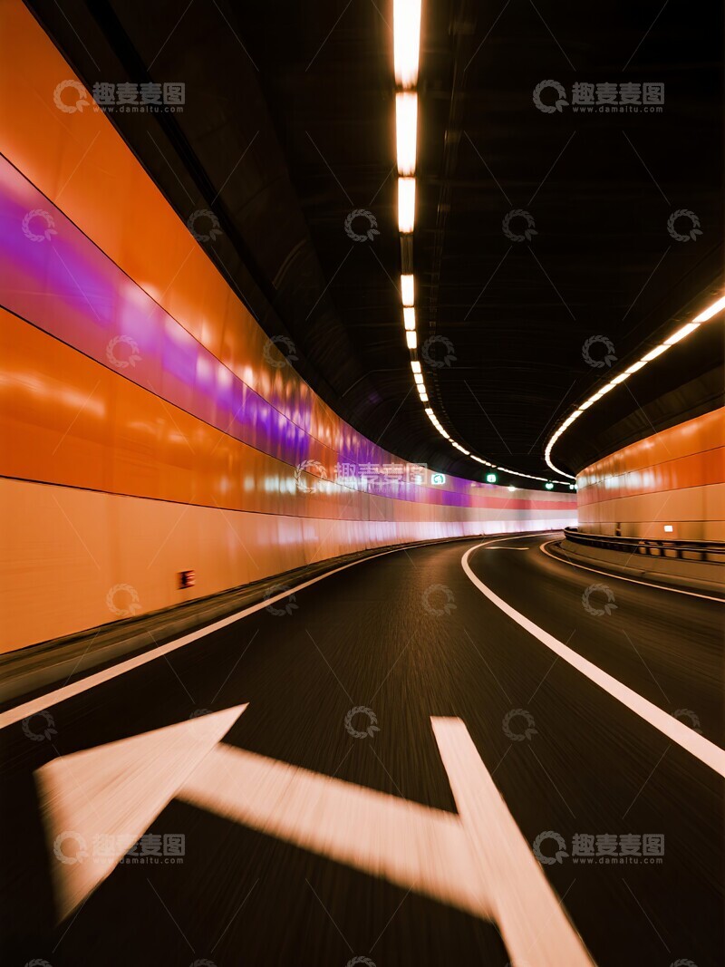 高清大图下载【趣麦麦图】隧道高速行驶的视觉效果