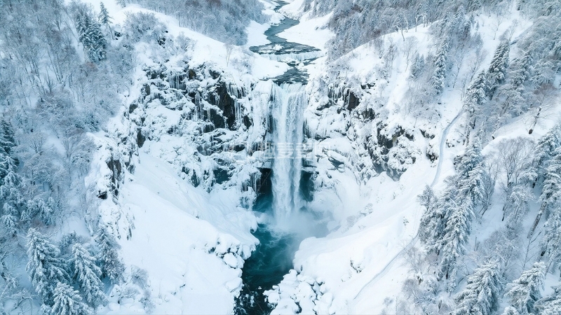 高清大图下载【趣麦麦图】冰雪覆盖下的高山飞瀑3