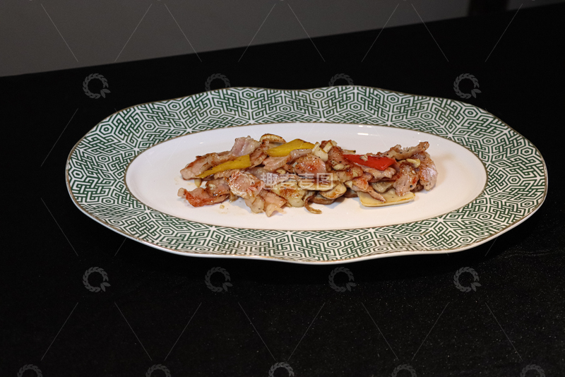 高清大图下载【趣麦麦图】黑松露松茸炒爽肉