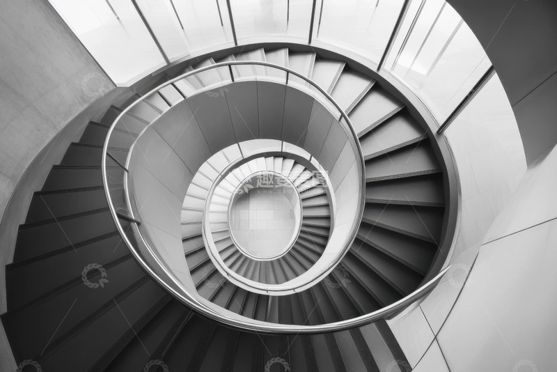 高清大图下载【趣麦麦图】黑白色旋转的楼梯