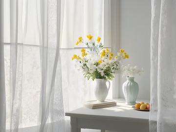 法式窗台上的花瓶