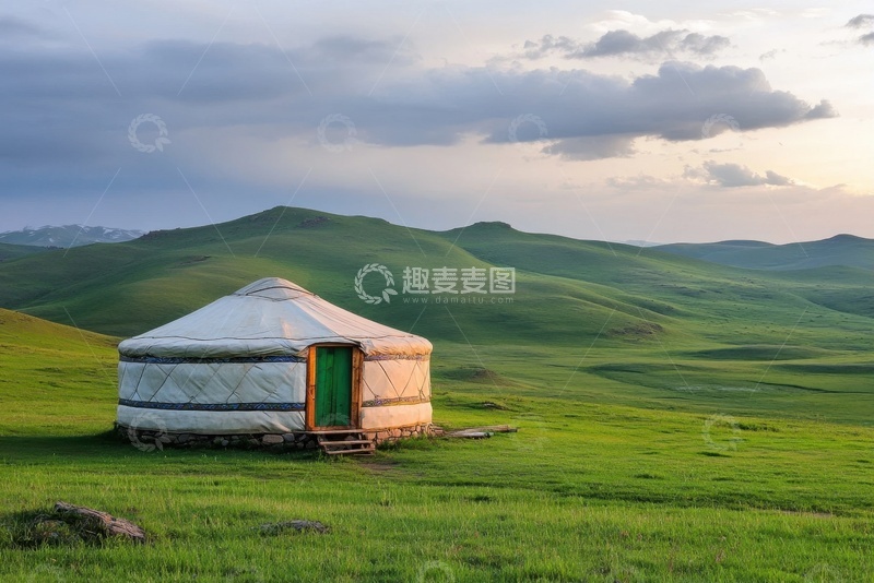高清大图下载【趣麦麦图】草原上白色的蒙古包