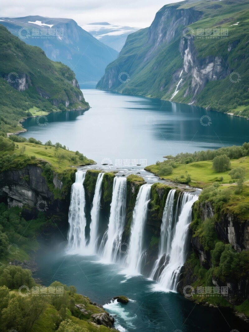 高清大图下载【趣麦麦图】瀑布汇入峡湾山峦环绕