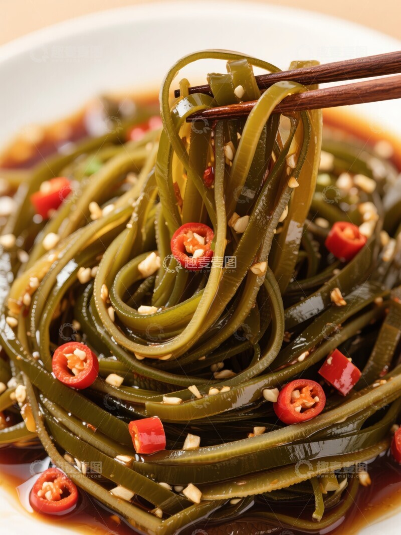 高清大图下载【趣麦麦图】凉拌海带丝配以辣椒和芝麻