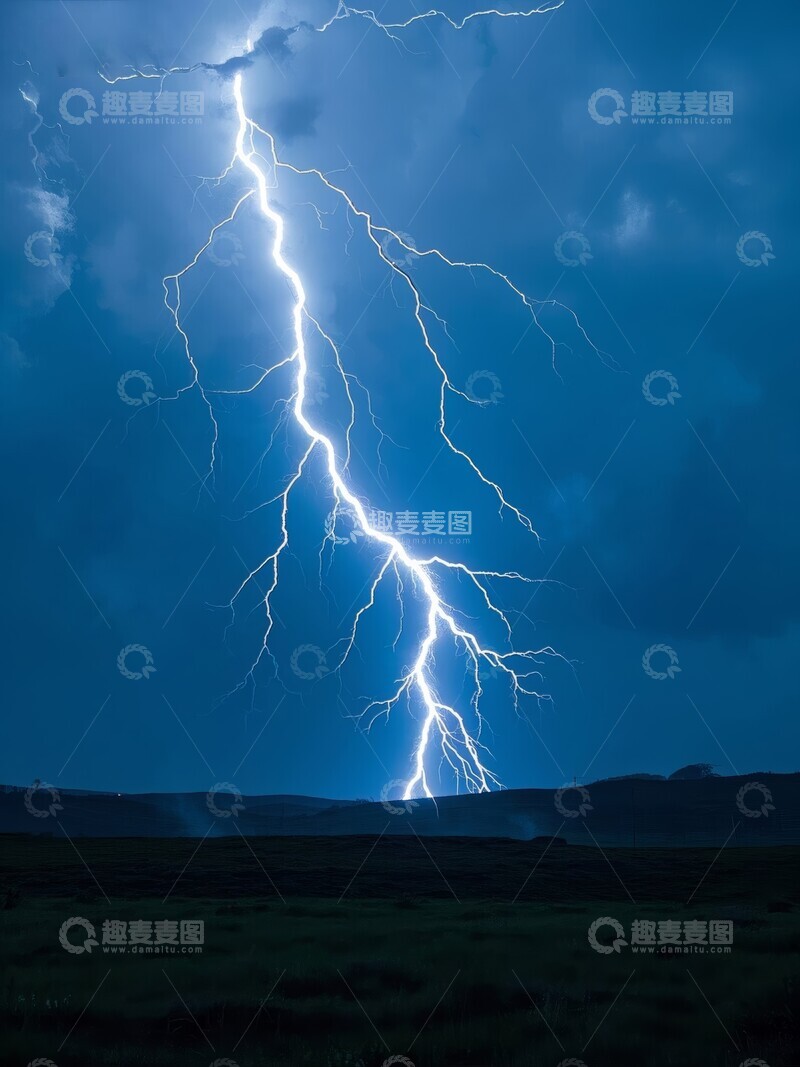 高清大图下载【趣麦麦图】夜空中的闪电奇观