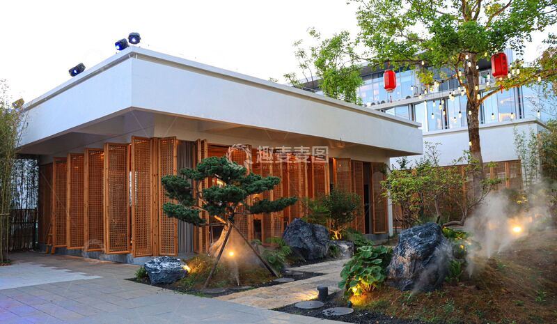 餐厅庭院内部环境图