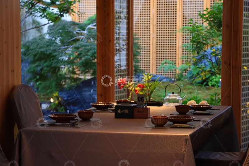 高清大图下载【趣麦麦图】中餐厅窗前桌子环境图