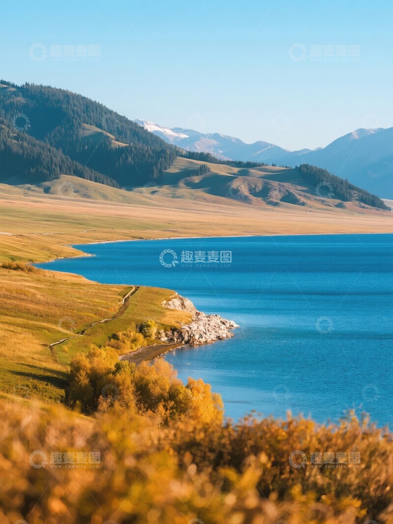 高清大图下载【趣麦麦图】湖畔秋色，山峦映衬