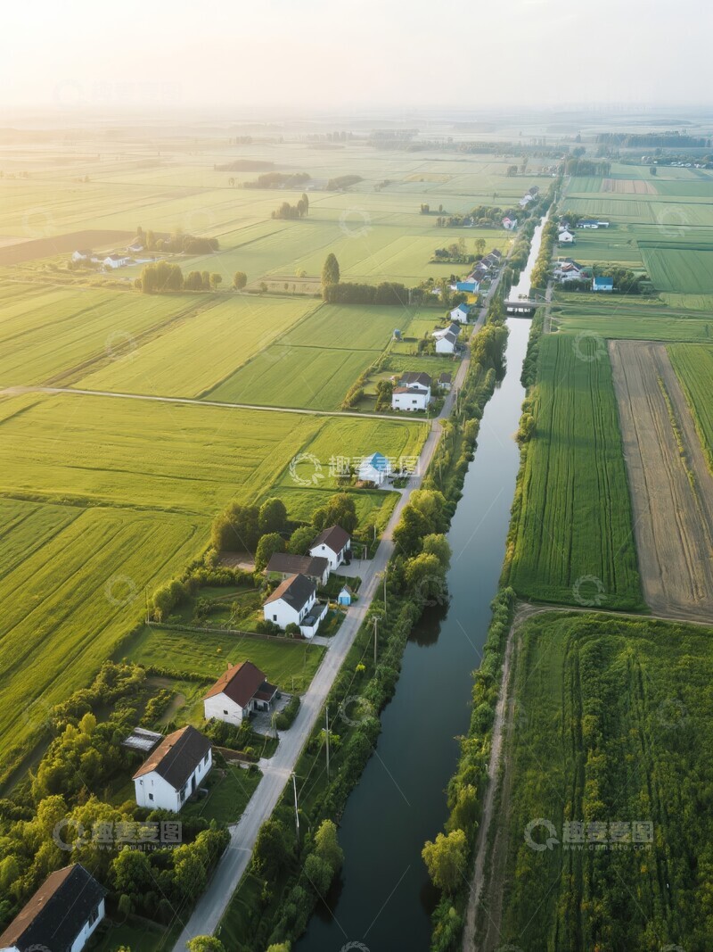 高清大图下载【趣麦麦图】乡村河流旁的田园风光