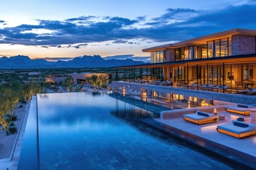 户外别墅游泳池美景