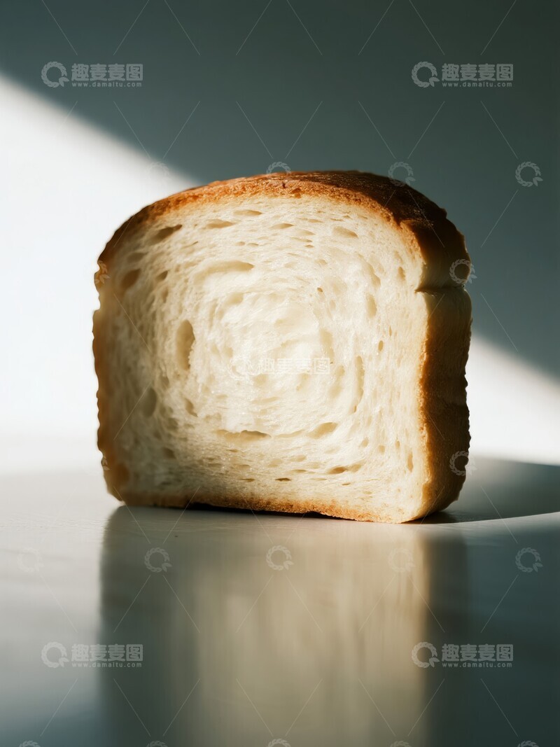 高清大图下载【趣麦麦图】新鲜出炉的面包阳光照射下的诱人景象