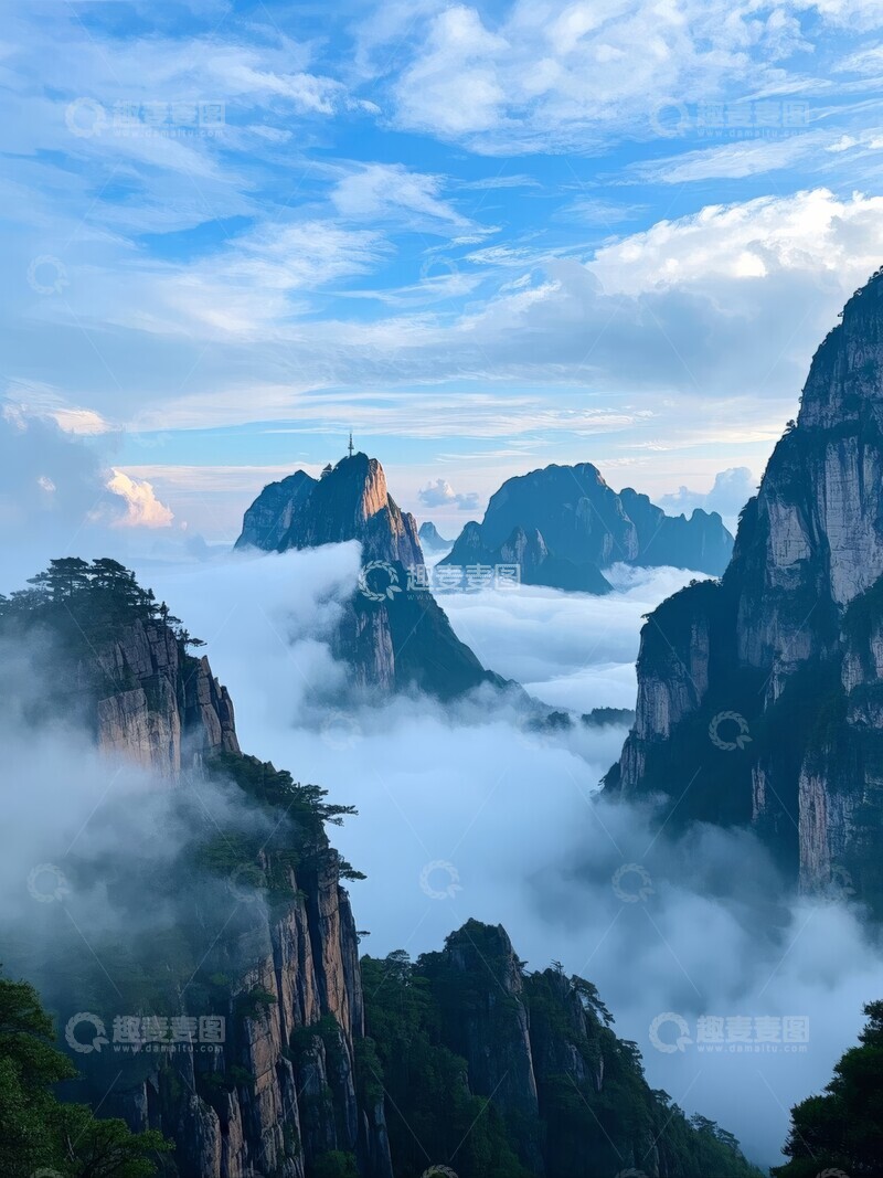 高清大图下载【趣麦麦图】云雾缭绕的山峰与森林