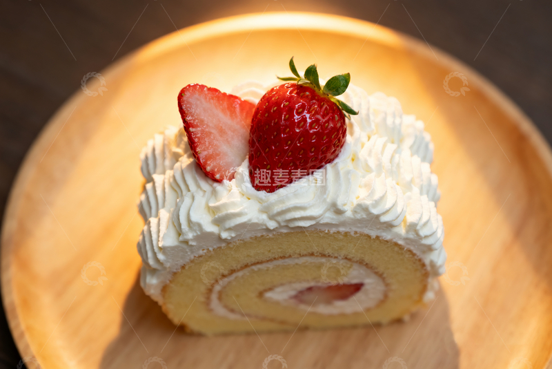 源文件下载【趣麦麦图】草莓瑞士卷11