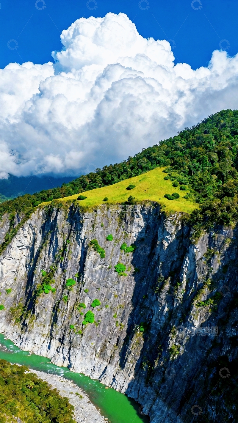 高清大图下载【趣麦麦图】绿色高山的美景