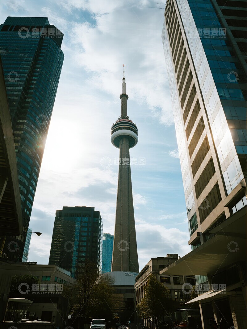 高清大图下载【趣麦麦图】多伦多城市中的电视塔与现代建筑群