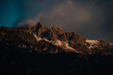 晨曦中的玉龙雪山