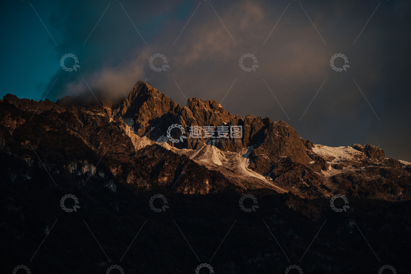 高清大图下载【趣麦麦图】晨曦中的玉龙雪山
