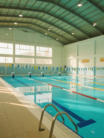 室内游泳池全景