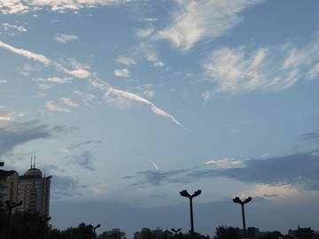 傍晚城市天空云彩摄影图可用背景