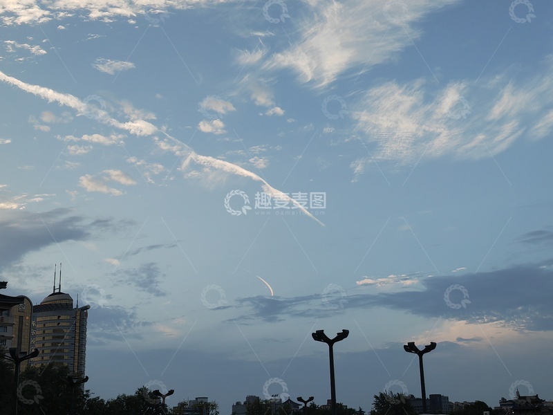 高清大图下载【趣麦麦图】傍晚城市天空云彩摄影图可用背景