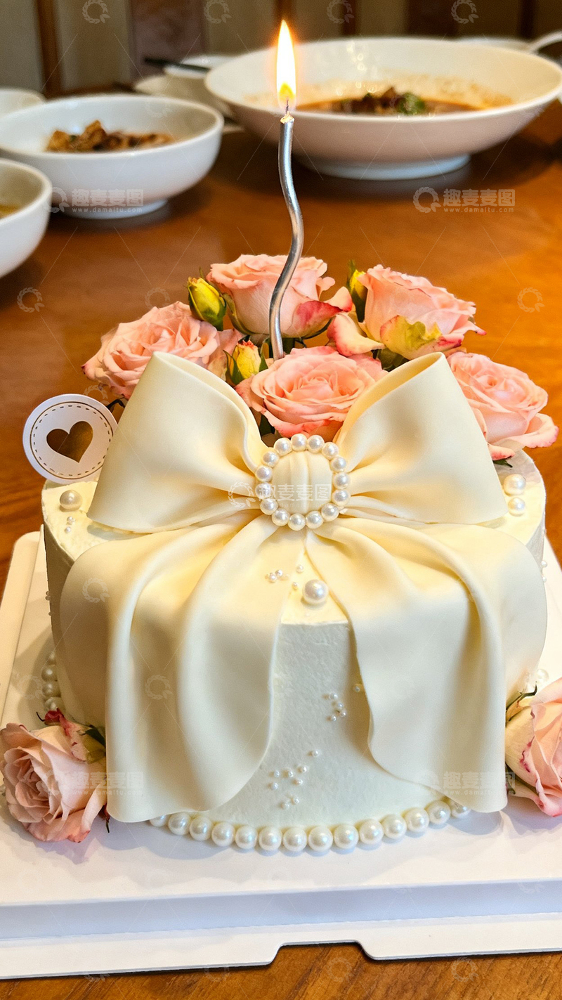 高清大图下载【趣麦麦图】蝴蝶结生日蛋糕