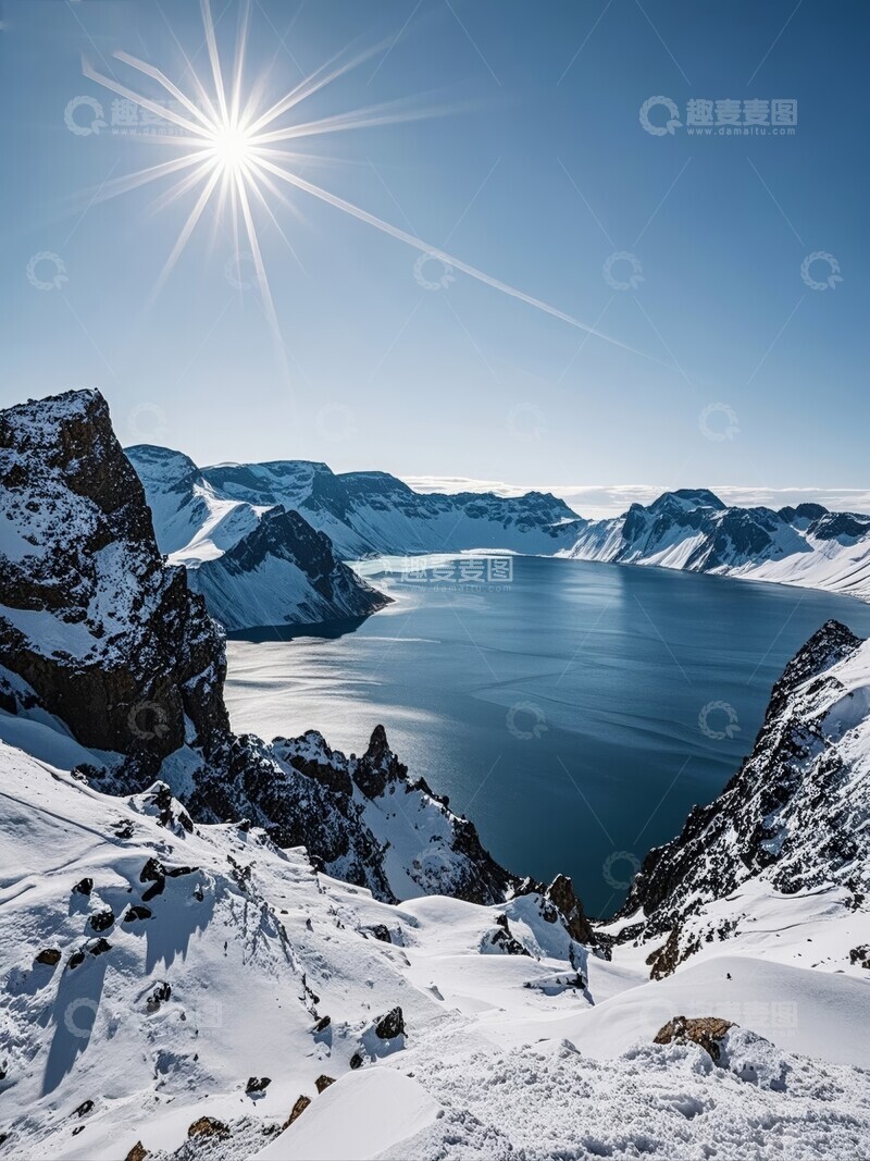 高清大图下载【趣麦麦图】雪山环绕的冰湖冬景