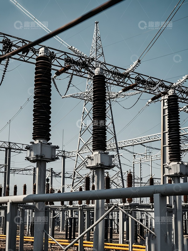 变电站内电力设施景象