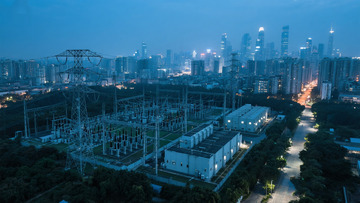 夜幕下的城市变电站景观
