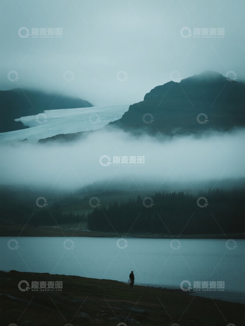 高清大图下载【趣麦麦图】晨雾中的山谷湖景