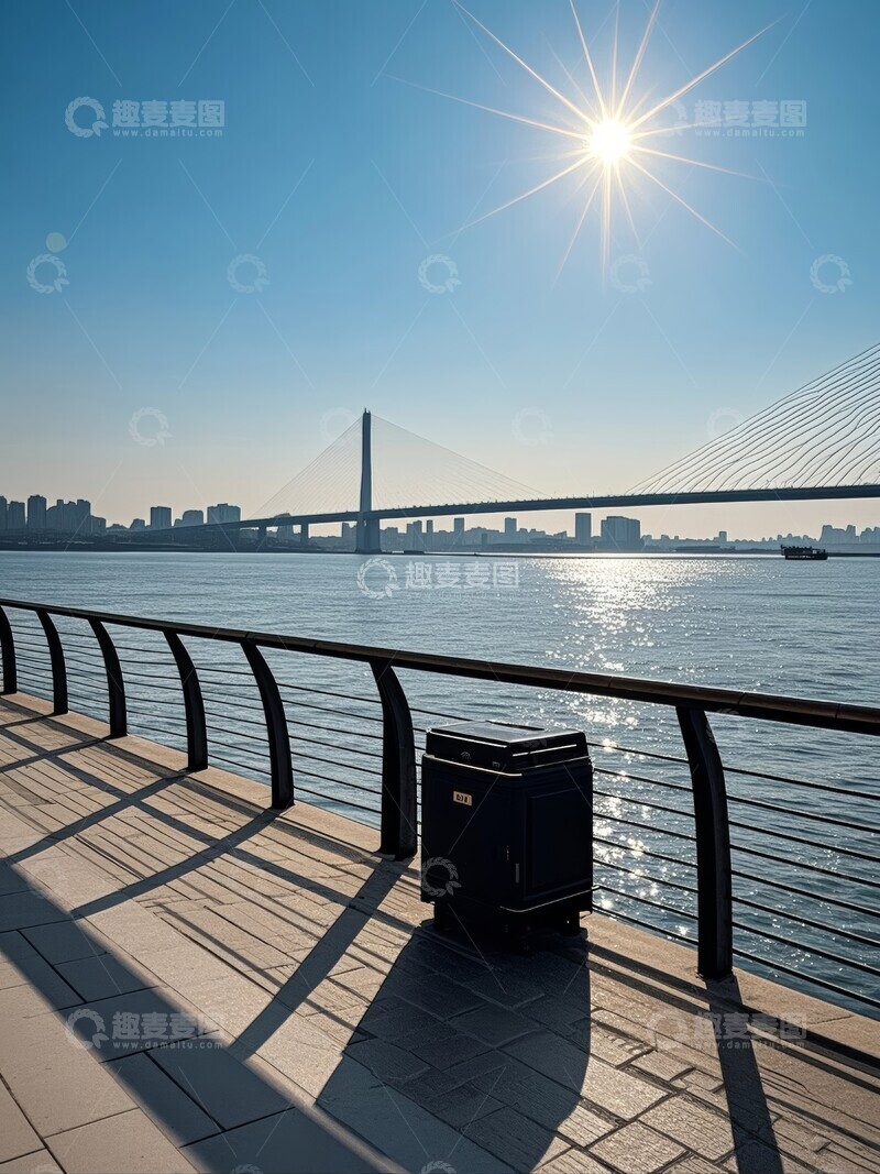 高清大图下载【趣麦麦图】阳光下的江畔步道与大桥